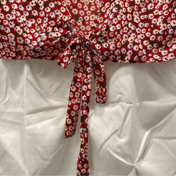 NWOT Red tie up daisy festival crop top - Picture 4 of 6